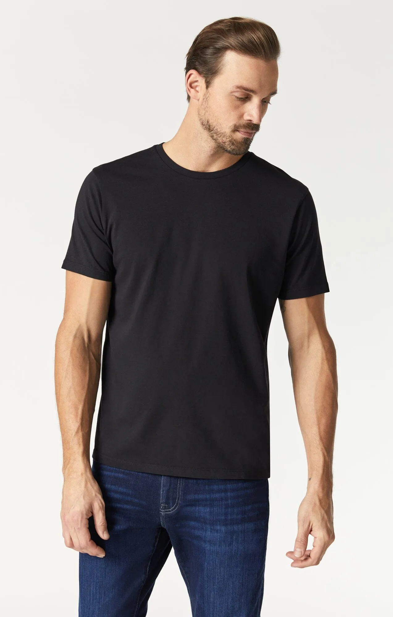 BASIC CREW NECK T-SHIRT IN BLACK