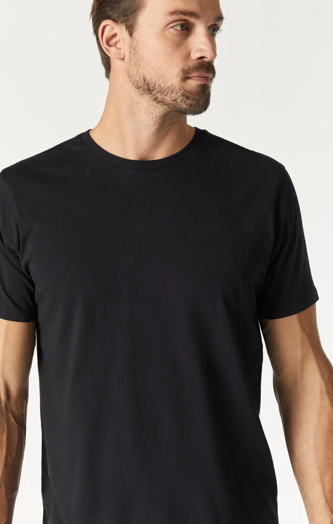 BASIC CREW NECK T-SHIRT IN BLACK